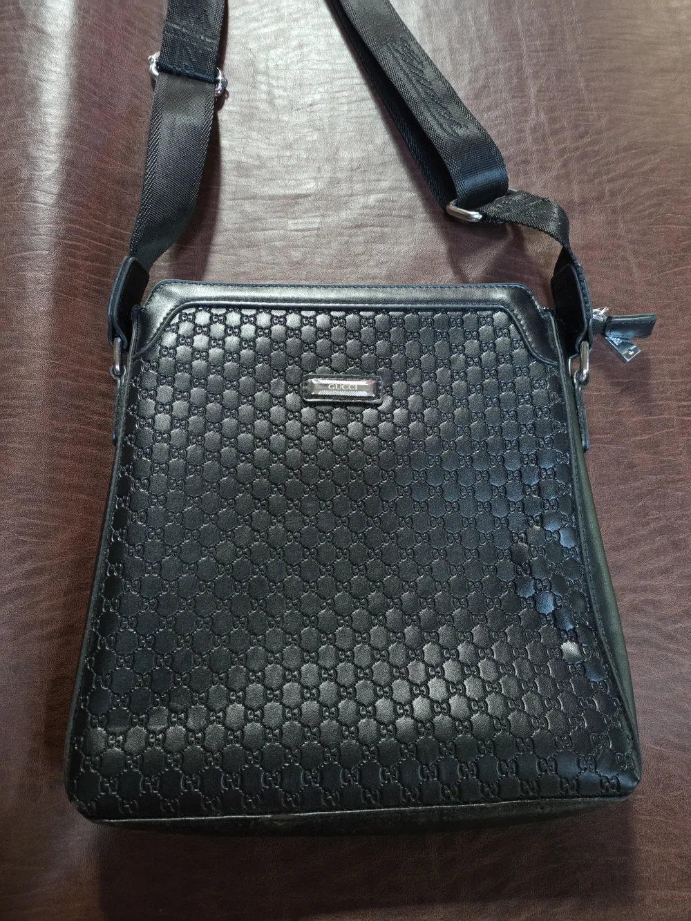 Gucci Black Embossed Leather Crossbody Bag EUC Messenger Adj Strap Italy Silver